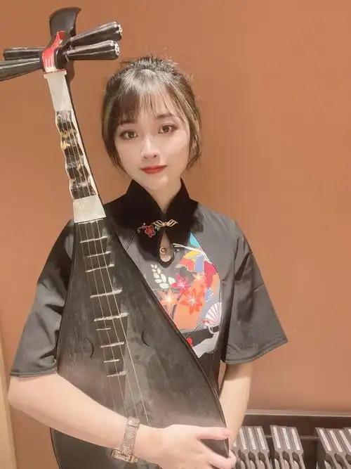 李莎莎90后女孩直播唱南音小众戏剧也有大舞台