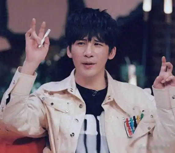 娱乐圈又有新孩子?网曝男星大张伟在美国有两娃,已经十几岁了