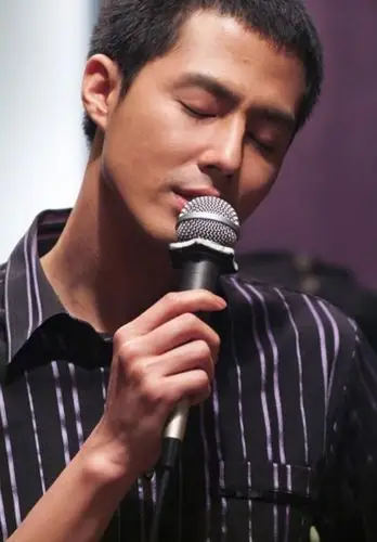 赵寅成卑劣的街头