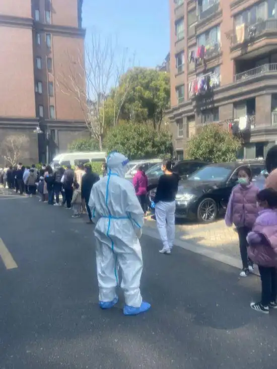 上海松江凝心聚力共抗疫情