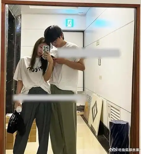 拍一个爱豆版《换乘恋爱》吧  1.金泰妍-边伯贤  2.