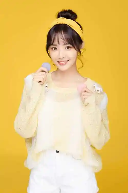 p>朱容君 sup class="normal">  /sup>,别名兔子牙,歌手,演员.