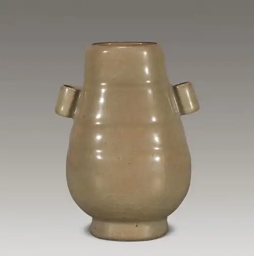 明 龙泉仿官釉贯耳瓶