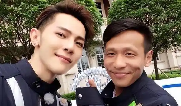 长得显小有多好明明是同龄人的7对明星看着却像差了20岁