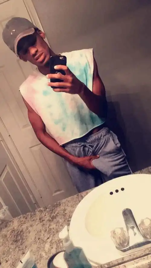 男生怎样自拍显丁丁大?_网易订阅