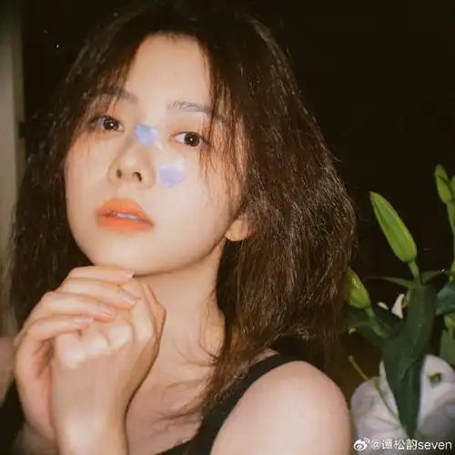 谭松韵第一次发十二宫格#谭松韵分享12张鲜花头像照,第一次发十豆宫