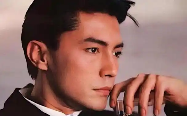 回顾:尊龙究竟有多帅?他又为何无父无母,无儿无女?