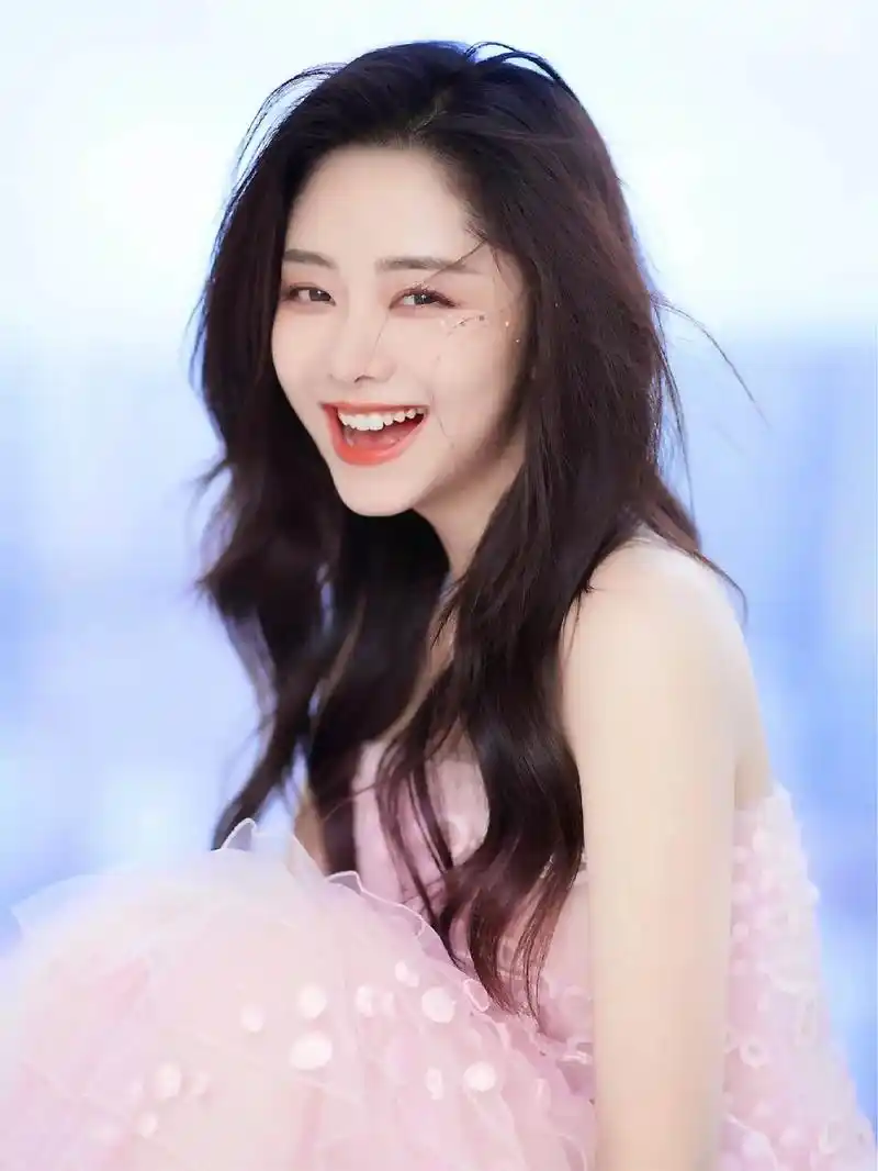 谭松韵78壁纸.#谭松韵 #谭松韵空降抖音玩变装  - 抖音