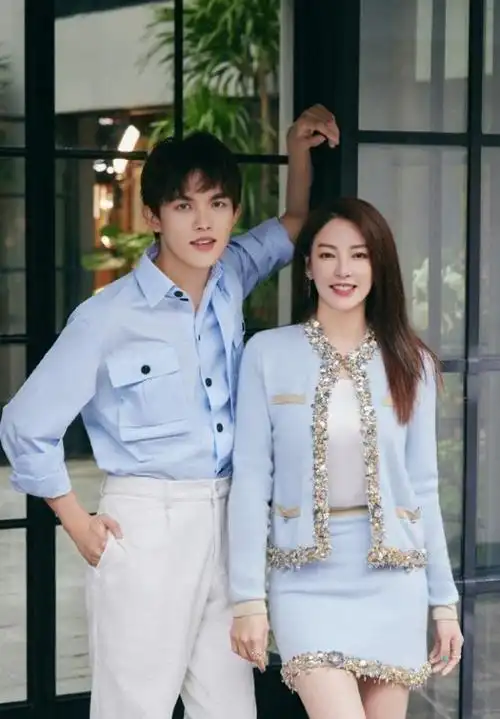 李柄熹晒和张雨绮视频截图