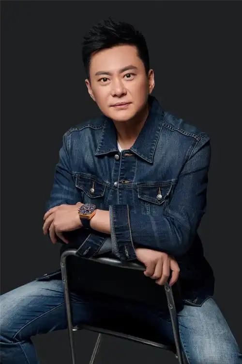 中国内地演员,导演;北京人民艺术剧院演员,国家一级演员,北京人艺艺委