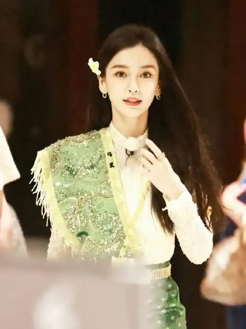 angelababy冷脸#泰兰德公主abbaby 泰国风造型,真的有人可以美成这样