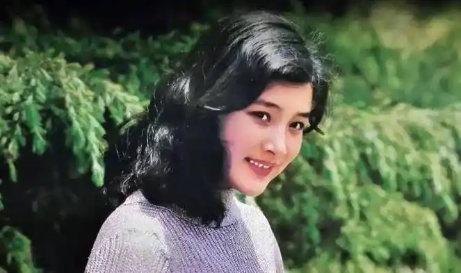 生下女儿狠心分手养女,陈冲是什么样的人_柳青_母亲_彼得