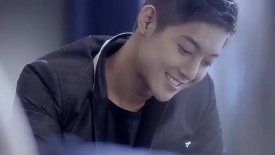 down》是2011年 a target="_blank" href="/item/金贤重/1206247"