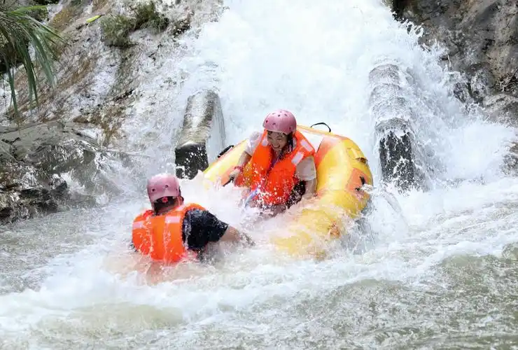 高温天漂流享清凉