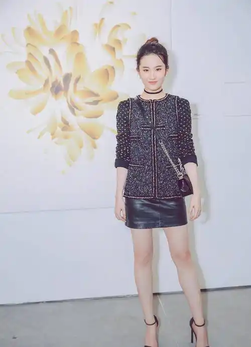 原创仙女姐姐刘亦菲的夏季穿搭穿白色印花连衣裙高级时髦仙气飘飘