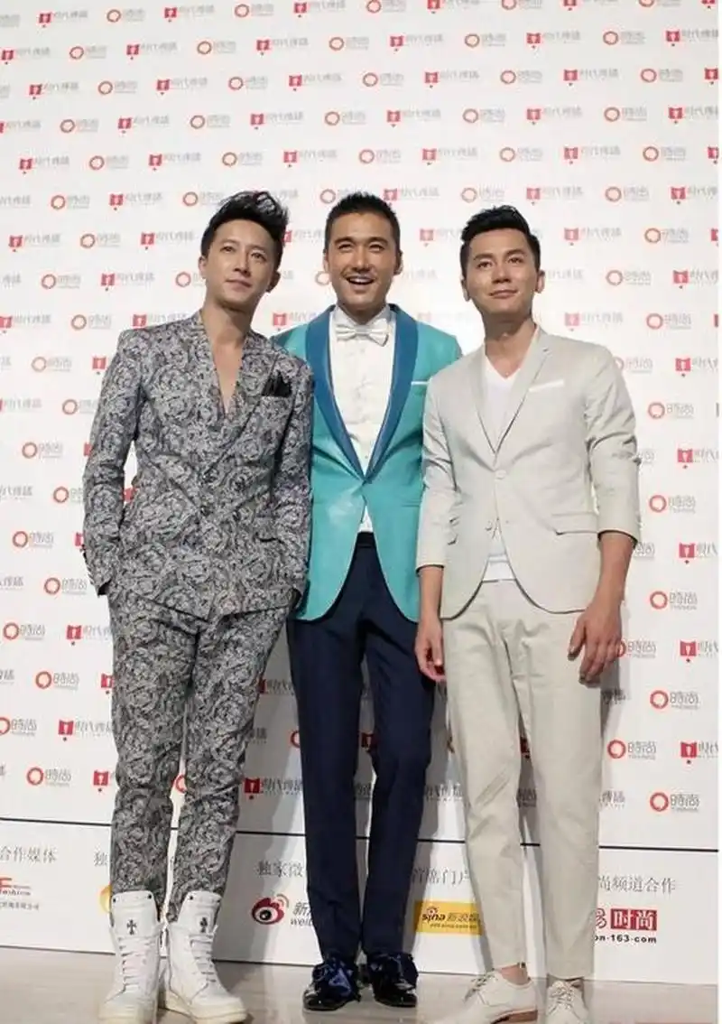 与身高189cm的男模胡兵同框,李晨和韩庚着实压力不小.