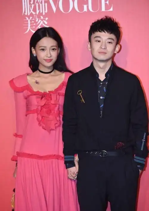 孙怡大瓜来了!曝和男友游巴黎,男友疑似00后小鲜肉滕光正_腾讯新闻