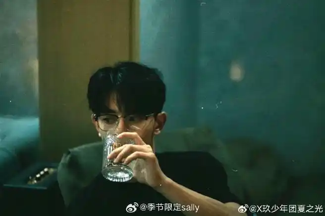 又是戴眼镜,好帅的!#夏之光营业