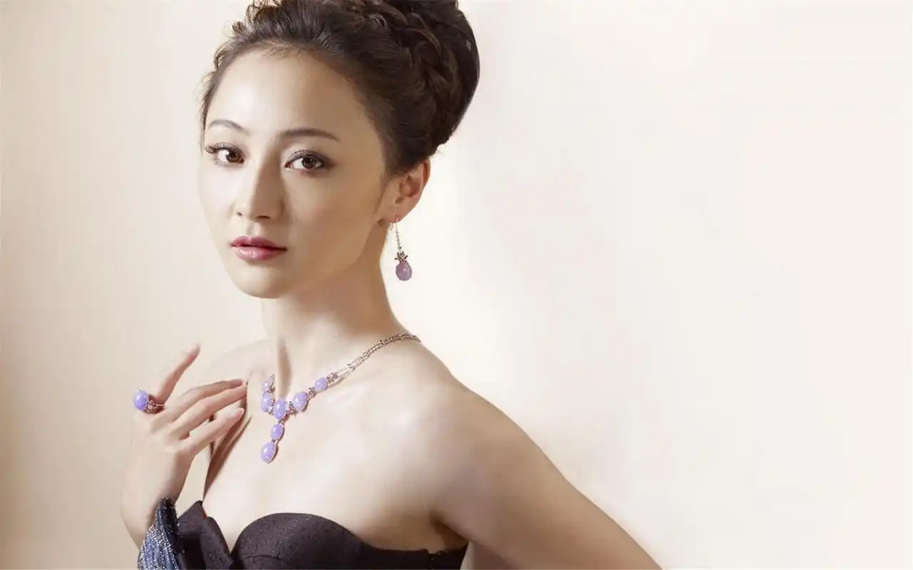 清纯养眼的寂寞性感美女桌面壁纸高清