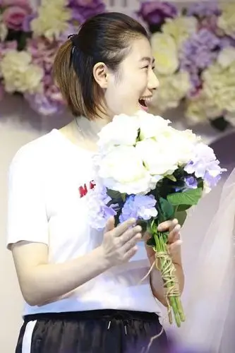 丁宁真性情!穿运动服参加国乒队友婚礼,收获捧花且曝光择偶标准