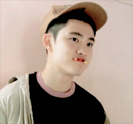 呲牙糖豆眼珠转来转去戴帽子gif动图_动态图_表情包下载_soogif