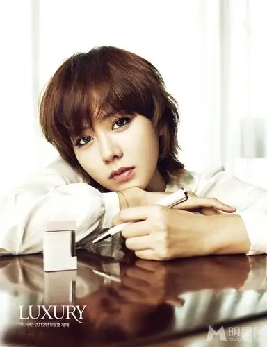 孙艺珍个性短发写真清爽动人55