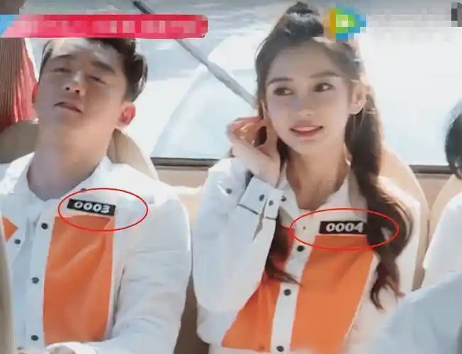 《跑男》热播,蔡徐坤舔链子引热议,我却关注他对baby的暖心照顾_杨颖