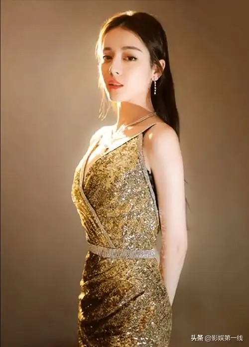 迪丽热巴旧照被曝光,网友称其颜值是路人等级,新疆美女真不少_杨幂