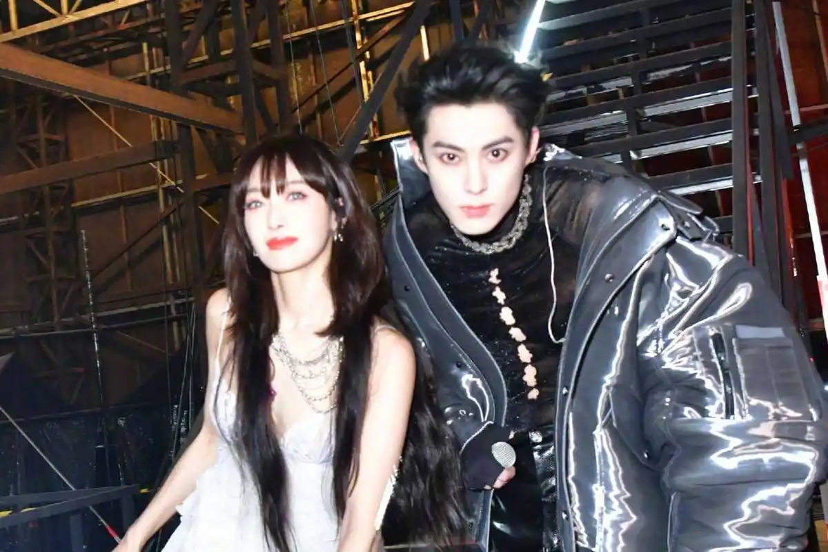 跨年晚会名场面:许嵩考虑结婚,宋茜王鹤棣借位吻,11个王俊凯_卫视