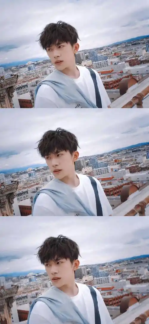 易烊千玺拼接壁纸