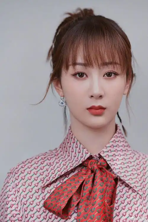 图1(正面)大概修改了杨紫的部位是:971.颧弓之前_圈子-新氧美容整形