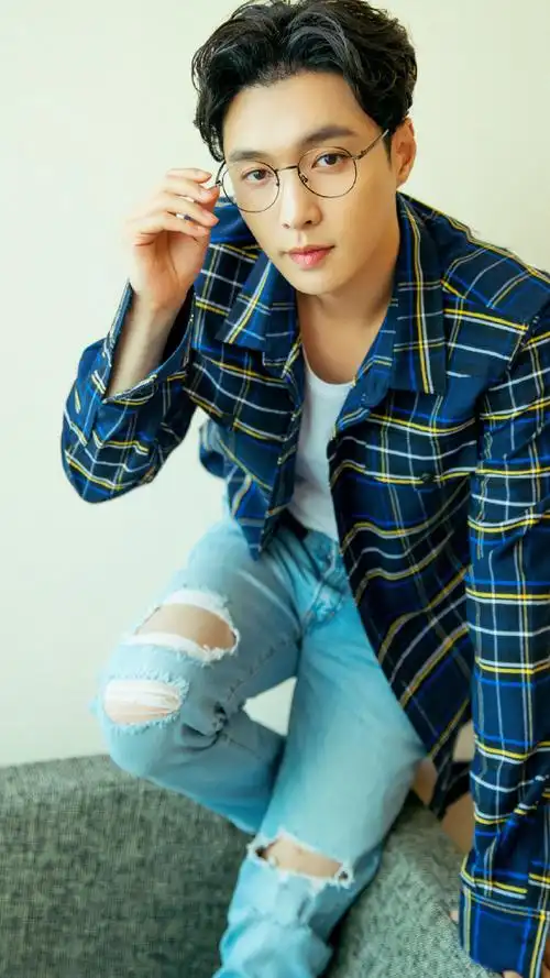 大陆男明星,帅哥明星,手机壁纸,1080x1920 张艺兴帅气图片高清手机