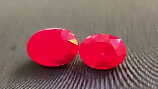 晶体好,超强荧光的红宝石在紫外线照射下的表现力,美观度 10 #彩色