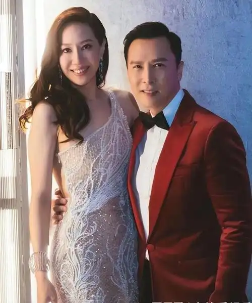 甄子丹夫妇罕同框小18岁妻子身材曼妙又性感不像夫妻像父女