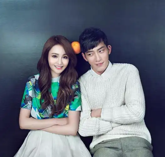 郑爽井柏然拍恋爱写真粉红满满