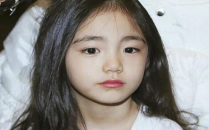 "早熟女孩"火了,10岁年龄20岁的脸,网友:性教育令人堪忧