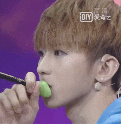 蔡徐坤开枪动图