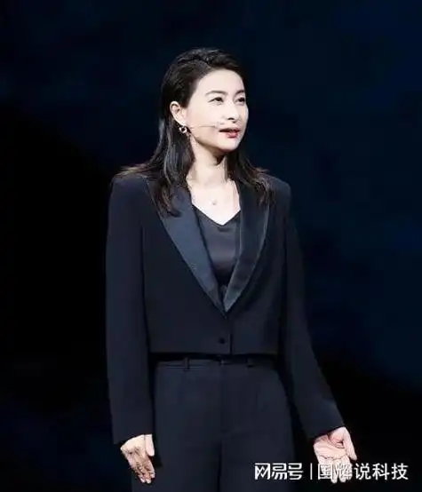 太美了郭晶晶穿蓝旗袍依老公美若天仙惊艳四座如画中人般