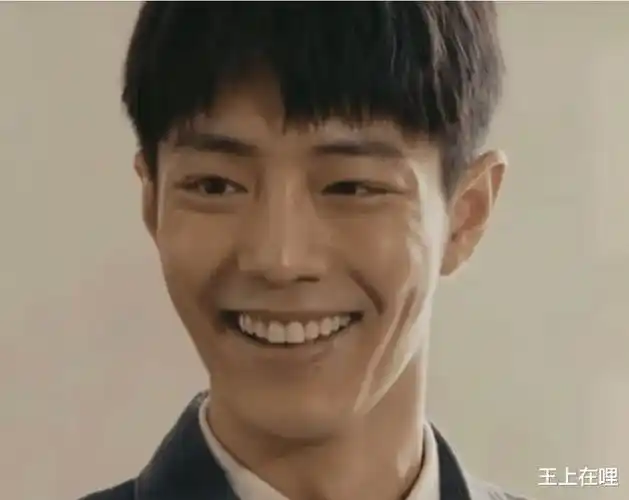 考古男明星以前的丑照谁还没年轻过哥以前也是非主流