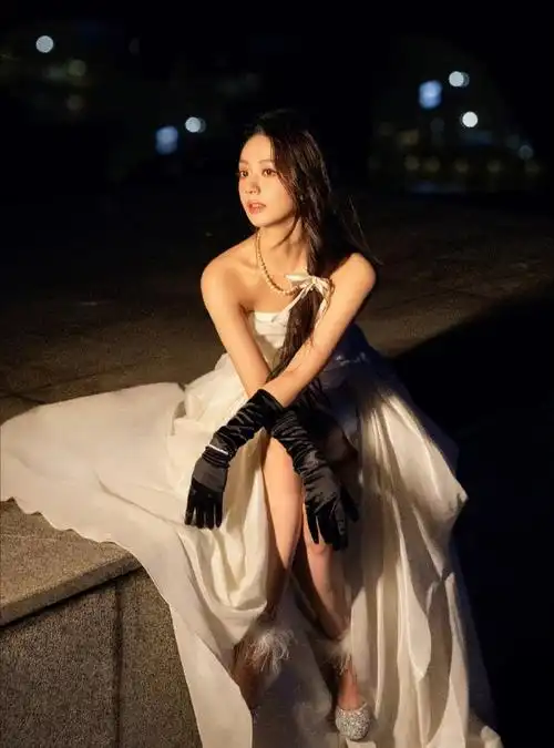 徐好cos赫本##徐好一字肩黑白公主裙