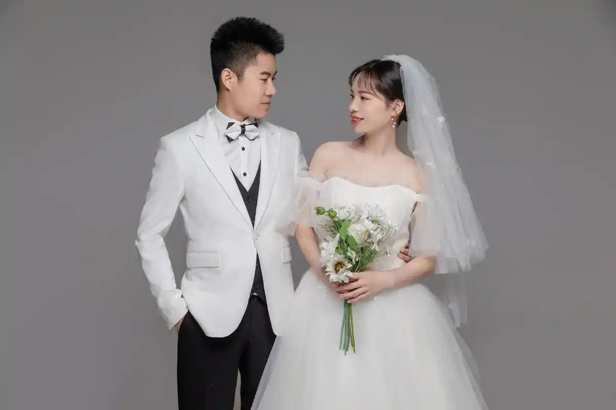 只有照片能记录这份珍贵 对象选的照片,他只要合照,不喜欢 - 遏音