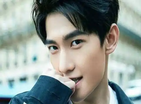 杨洋承认和乔欣的恋情?一起手牵手逛超市原来是真的?