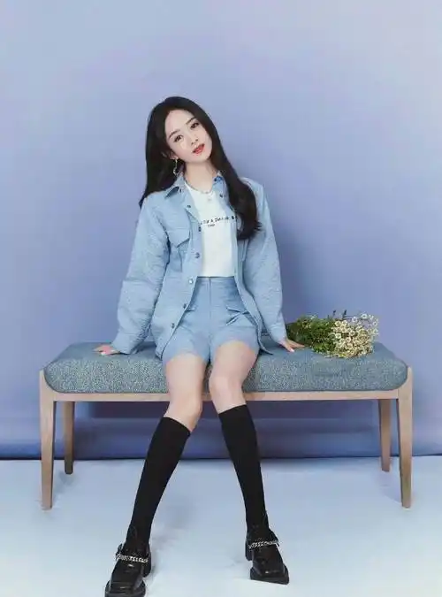 34岁赵丽颖逆袭时尚圈当妈后颜值反而更高秘密就在于穿搭上