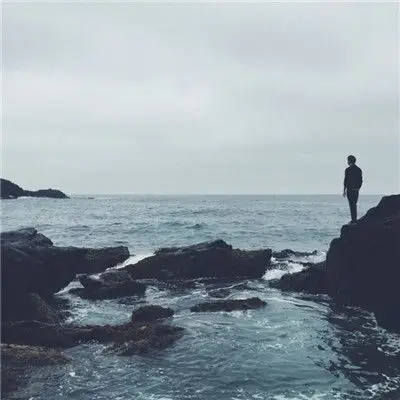 青春洋溢的男生背影微信头像