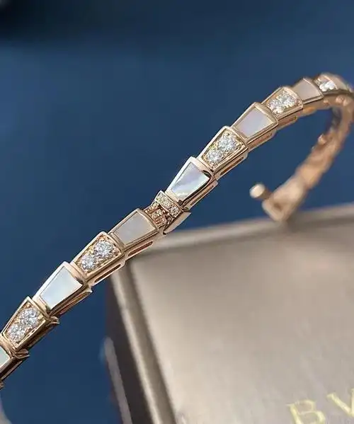 宝格丽serpenti viper系列18k玫瑰金/珍珠贝母镶钻手镯回收价格查询