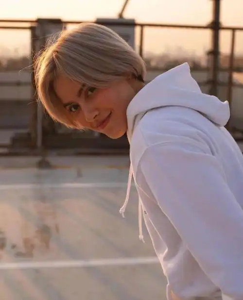 禁忌女孩2尤里扮演者这姐真的又美又帅