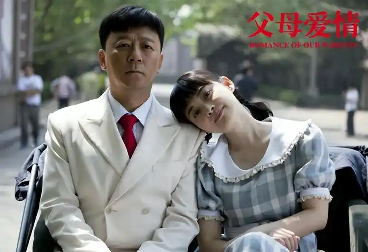 《父母爱情》安杰素颜出行被偶遇,打扮朴素平易近人,小肚腩抢镜-父母