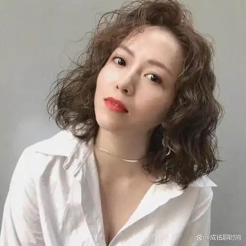 优雅再升级!探索50～55岁女性的新潮发型趋势