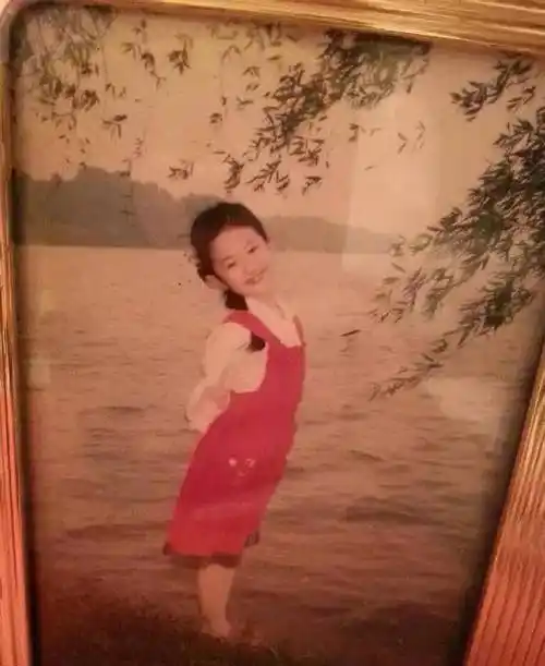 看美貌动人刘亦菲从婴儿美到现在