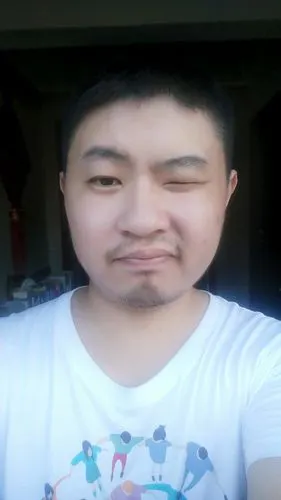 大家一想到人像,第一反应就是妹纸,然后人文题材也不错,但是大叔自拍